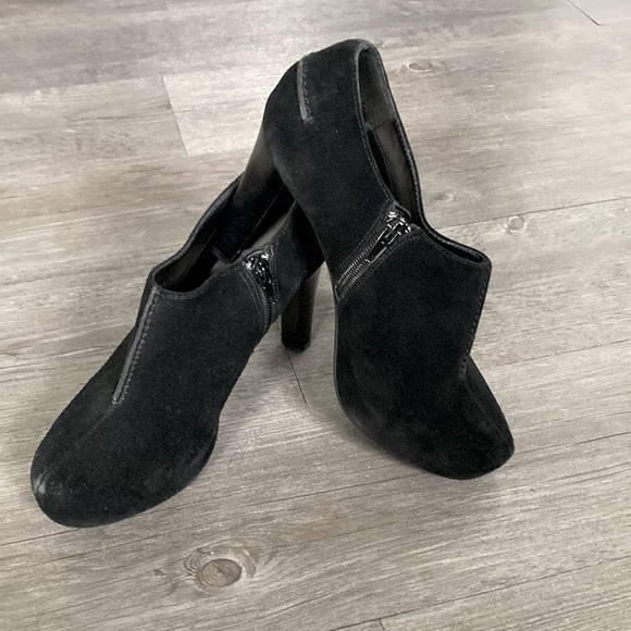 Me Too Women’s Suede Leather Ankle Zip Platform Heel Booties - Picture 10 of 16